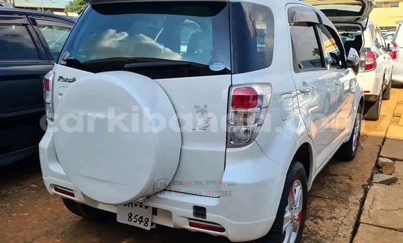 Nunua Ilio tumika Toyota Rush Nyeupe Gari ndani ya Kampala nchini Uganda Nunua Ilio tumika Toyota Rush Nyeupe Gari ndani ya Kampala nchini Uganda