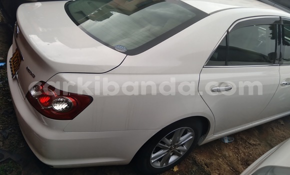 Gura Yakoze Toyota Mark X White Imodoka i Kampala mu Uganda Gura Yakoze Toyota Mark X White Imodoka i Kampala mu Uganda