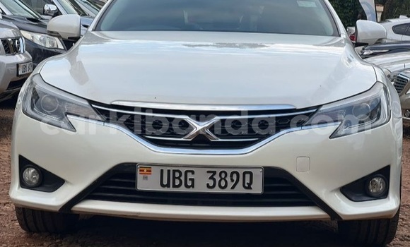Gura Yakoze Toyota Mark X White Imodoka i Kampala mu Uganda Gura Yakoze Toyota Mark X White Imodoka i Kampala mu Uganda