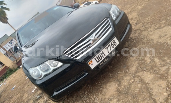 Nunua Ilio tumika Toyota Mark X Nyeusi Gari ndani ya Kampala nchini Uganda