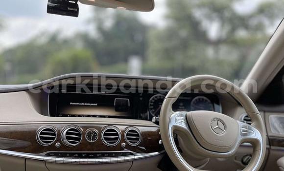 Nunua Ilio tumika Mercedes‒Benz S–Class Nyeusi Gari ndani ya Kampala nchini Uganda Nunua Ilio tumika Mercedes‒Benz S–Class Nyeusi Gari ndani ya Kampala nchini Uganda