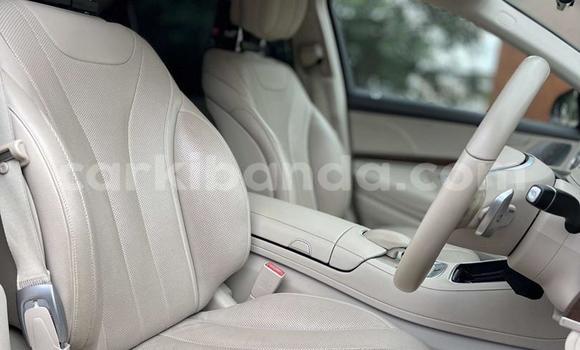 Nunua Ilio tumika Mercedes‒Benz S–Class Nyeusi Gari ndani ya Kampala nchini Uganda Nunua Ilio tumika Mercedes‒Benz S–Class Nyeusi Gari ndani ya Kampala nchini Uganda