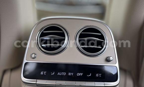 Nunua Ilio tumika Mercedes‒Benz S–Class Nyeusi Gari ndani ya Kampala nchini Uganda Nunua Ilio tumika Mercedes‒Benz S–Class Nyeusi Gari ndani ya Kampala nchini Uganda