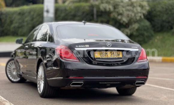 Nunua Ilio tumika Mercedes‒Benz S–Class Nyeusi Gari ndani ya Kampala nchini Uganda Nunua Ilio tumika Mercedes‒Benz S–Class Nyeusi Gari ndani ya Kampala nchini Uganda