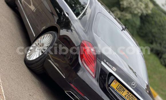 Nunua Ilio tumika Mercedes‒Benz S–Class Nyeusi Gari ndani ya Kampala nchini Uganda Nunua Ilio tumika Mercedes‒Benz S–Class Nyeusi Gari ndani ya Kampala nchini Uganda
