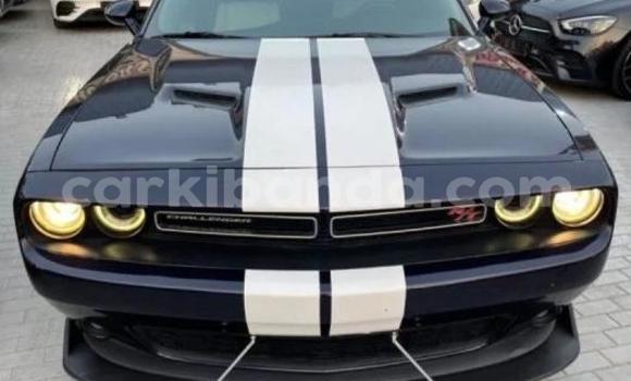 Nunua Ilio tumika Dodge Challenger Nyeusi Gari ndani ya Kampala nchini Uganda