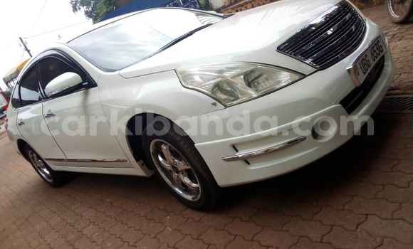 Gura Yakoze Nissan Teana White Imodoka i Kampala mu Uganda Gura Yakoze Nissan Teana White Imodoka i Kampala mu Uganda