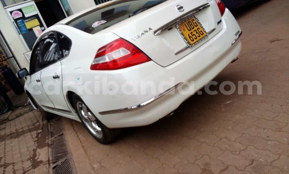 Gura Yakoze Nissan Teana White Imodoka i Kampala mu Uganda Gura Yakoze Nissan Teana White Imodoka i Kampala mu Uganda