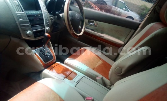 Nunua Ilio tumika Toyota Harrier Nyeupe Gari ndani ya Kampala nchini Uganda Nunua Ilio tumika Toyota Harrier Nyeupe Gari ndani ya Kampala nchini Uganda