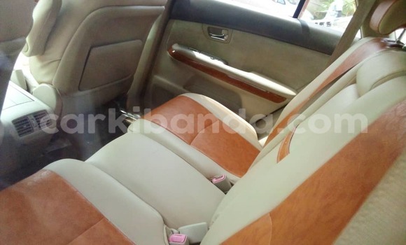 Nunua Ilio tumika Toyota Harrier Nyeupe Gari ndani ya Kampala nchini Uganda Nunua Ilio tumika Toyota Harrier Nyeupe Gari ndani ya Kampala nchini Uganda