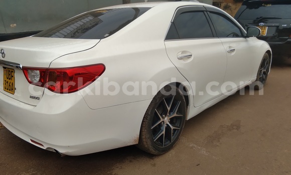 Nunua Ilio tumika Toyota Mark X Nyeupe Gari ndani ya Kampala nchini Uganda Nunua Ilio tumika Toyota Mark X Nyeupe Gari ndani ya Kampala nchini Uganda