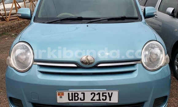 Buy Used Toyota Sienta Blue Car in Kampala in Uganda