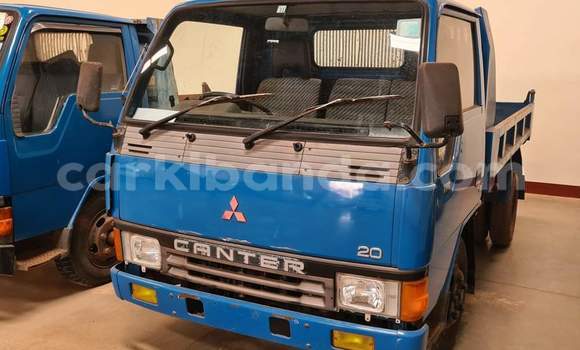 Nunua Ilio tumika Mitsubishi L400 Bluu Lori ndani ya Kampala nchini Uganda Nunua Ilio tumika Mitsubishi L400 Bluu Lori ndani ya Kampala nchini Uganda