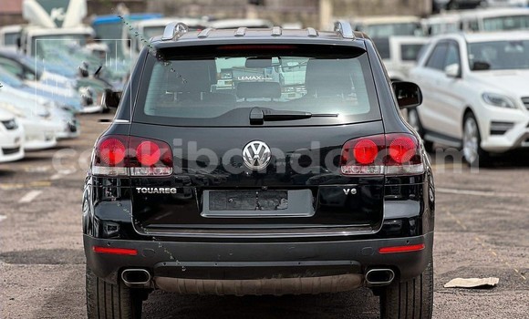 Nunua Ilio tumika Volkswagen Touareg Nyeusi Gari ndani ya Kampala nchini Uganda Nunua Ilio tumika Volkswagen Touareg Nyeusi Gari ndani ya Kampala nchini Uganda