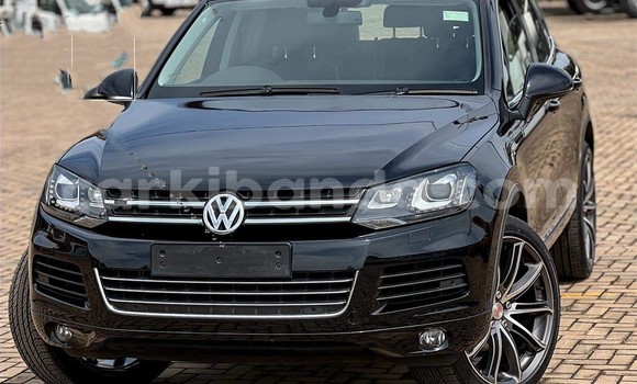 Gura Yakoze Volkswagen Touareg Black Imodoka i Kampala mu Uganda