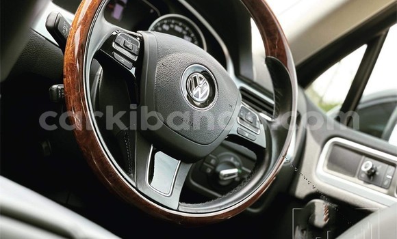 Gura Yakoze Volkswagen Touareg Black Imodoka i Kampala mu Uganda Gura Yakoze Volkswagen Touareg Black Imodoka i Kampala mu Uganda