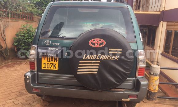 Nunua Ilio tumika Toyota Prado Kijani Gari ndani ya Kampala nchini Uganda