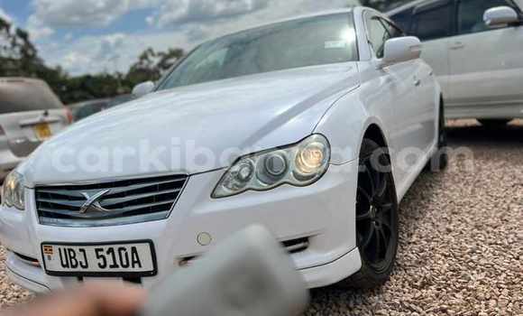 Nunua Ilio tumika Toyota Mark X Nyeupe Gari ndani ya Kampala nchini Uganda