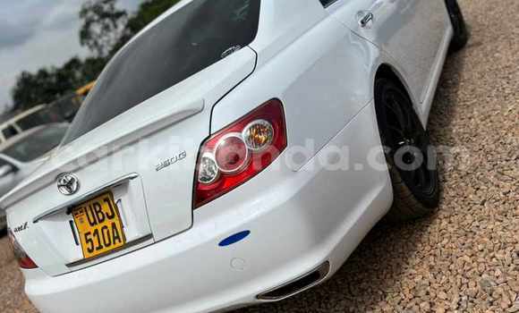 Gura Yakoze Toyota Mark X White Imodoka i Kampala mu Uganda Gura Yakoze Toyota Mark X White Imodoka i Kampala mu Uganda