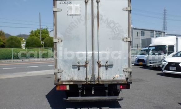 Buy Used Isuzu Bighorn White Truck in Kampala in Uganda Buy Used Isuzu Bighorn White Truck in Kampala in Uganda