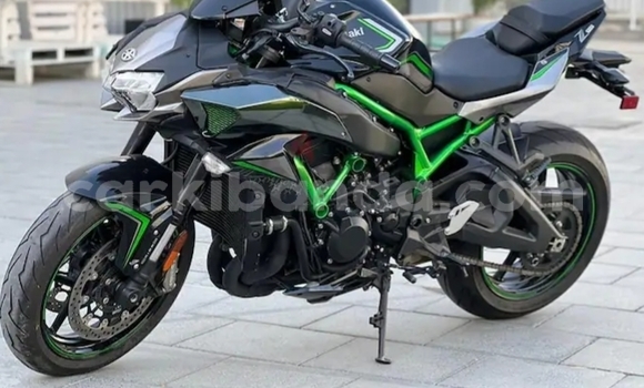 Buy Used Kawasaki Z Green Bike in Kampala in Uganda