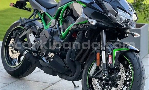 Buy Used Kawasaki Z Green Bike in Kampala in Uganda Buy Used Kawasaki Z Green Bike in Kampala in Uganda