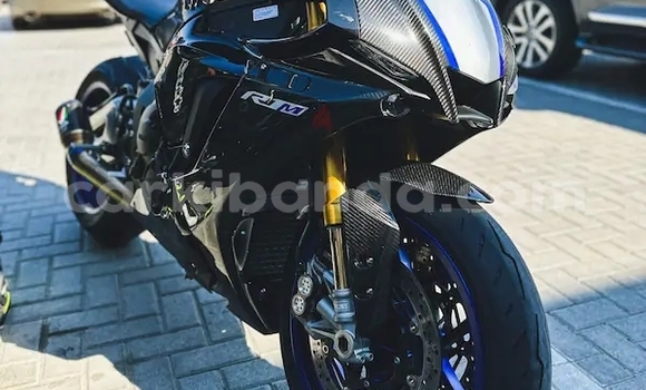 Nunua Ilio tumika Yamaha R1 Nyeusi Bike ndani ya Kampala nchini Uganda