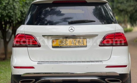 Nunua Ilio tumika Mercedes‒Benz M–Class Nyeupe Gari ndani ya Kampala nchini Uganda Nunua Ilio tumika Mercedes‒Benz M–Class Nyeupe Gari ndani ya Kampala nchini Uganda