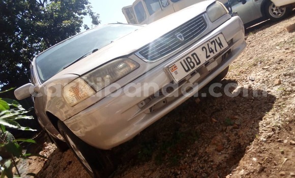 Gura Yakoze Toyota Corolla White Imodoka i Kampala mu Uganda