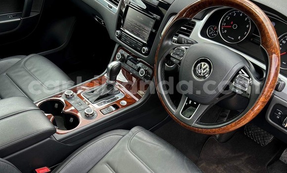 Nunua Ilio tumika Volkswagen Touareg Nyeusi Gari ndani ya Kampala nchini Uganda Nunua Ilio tumika Volkswagen Touareg Nyeusi Gari ndani ya Kampala nchini Uganda