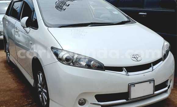 Nunua Ilio tumika Toyota Wish Nyeupe Gari ndani ya Kampala nchini Uganda