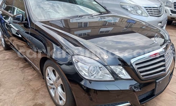 Gura Yakoze Mercedes-Benz E-Classe Black Imodoka i Kampala mu Uganda