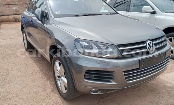 Nunua Ilio tumika Volkswagen Touareg Nyeusi Gari ndani ya Kampala nchini Uganda Nunua Ilio tumika Volkswagen Touareg Nyeusi Gari ndani ya Kampala nchini Uganda