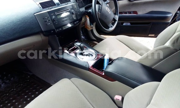 Gura Yakoze Toyota Wish Silver Imodoka i Kampala mu Uganda Gura Yakoze Toyota Wish Silver Imodoka i Kampala mu Uganda