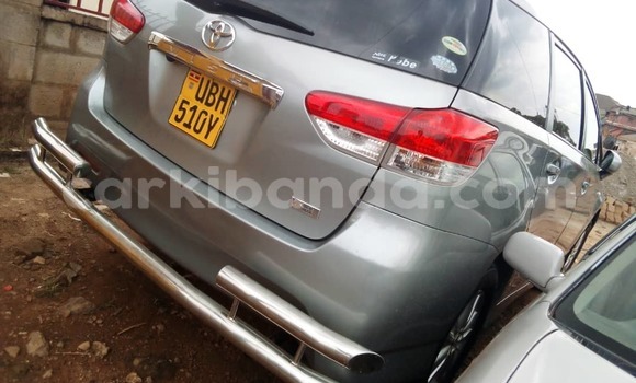Gura Yakoze Toyota Wish Silver Imodoka i Kampala mu Uganda Gura Yakoze Toyota Wish Silver Imodoka i Kampala mu Uganda