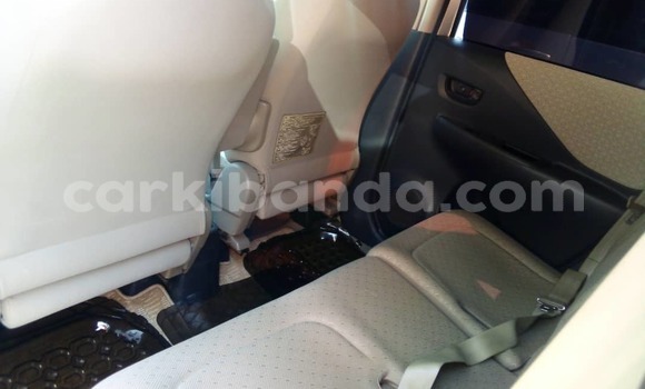 Gura Yakoze Toyota Ractis Silver Imodoka i Kampala mu Uganda Gura Yakoze Toyota Ractis Silver Imodoka i Kampala mu Uganda