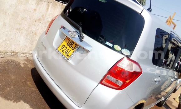 Gura Yakoze Toyota Ractis Silver Imodoka i Kampala mu Uganda Gura Yakoze Toyota Ractis Silver Imodoka i Kampala mu Uganda