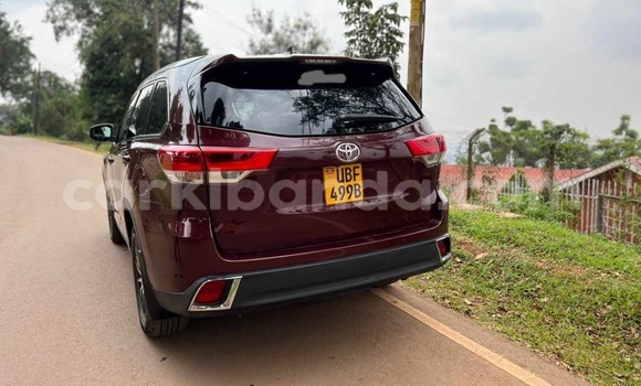 Gura Yakoze Toyota Kluger Other Imodoka i Kampala mu Uganda Gura Yakoze Toyota Kluger Other Imodoka i Kampala mu Uganda