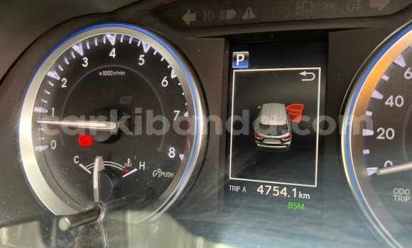 Gura Yakoze Toyota Kluger Other Imodoka i Kampala mu Uganda Gura Yakoze Toyota Kluger Other Imodoka i Kampala mu Uganda