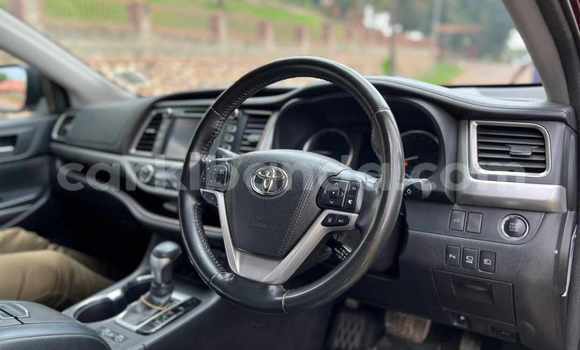 Gura Yakoze Toyota Kluger Other Imodoka i Kampala mu Uganda Gura Yakoze Toyota Kluger Other Imodoka i Kampala mu Uganda