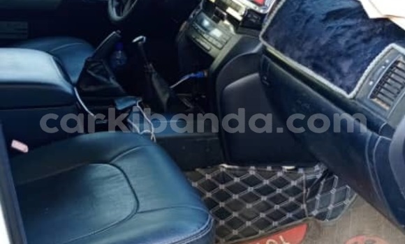 Acheter Occasion Voiture Toyota Land Cruiser Blanc à Kampala, Ouganda
