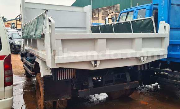 Nunua Ilio tumika Mitsubishi L400 Nyeupe Lori ndani ya Kampala nchini Uganda Nunua Ilio tumika Mitsubishi L400 Nyeupe Lori ndani ya Kampala nchini Uganda