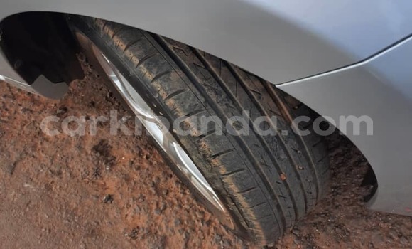 Nunua Ilio tumika Toyota IST Fedha Gari ndani ya Kampala nchini Uganda Nunua Ilio tumika Toyota IST Fedha Gari ndani ya Kampala nchini Uganda