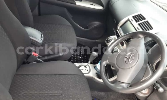 Nunua Ilio tumika Toyota IST Fedha Gari ndani ya Kampala nchini Uganda Nunua Ilio tumika Toyota IST Fedha Gari ndani ya Kampala nchini Uganda