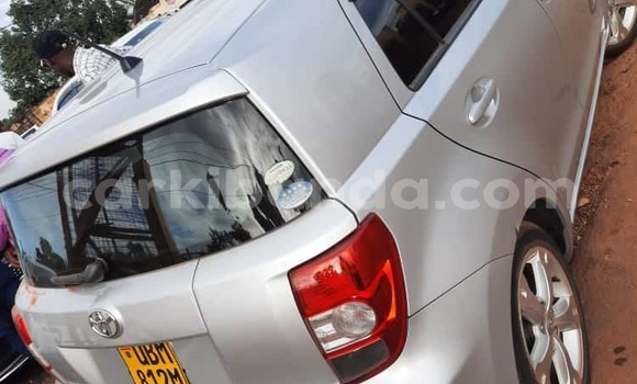 Nunua Ilio tumika Toyota IST Fedha Gari ndani ya Kampala nchini Uganda Nunua Ilio tumika Toyota IST Fedha Gari ndani ya Kampala nchini Uganda