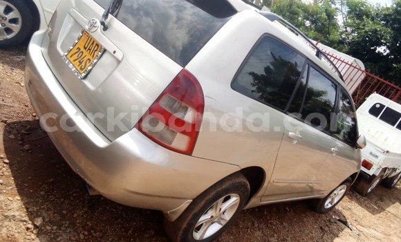 Gura Yakoze Toyota Fielder Silver Imodoka i Kampala mu Uganda Gura Yakoze Toyota Fielder Silver Imodoka i Kampala mu Uganda