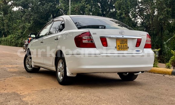 Gura Yakoze Toyota Premio White Imodoka i Kampala mu Uganda Gura Yakoze Toyota Premio White Imodoka i Kampala mu Uganda