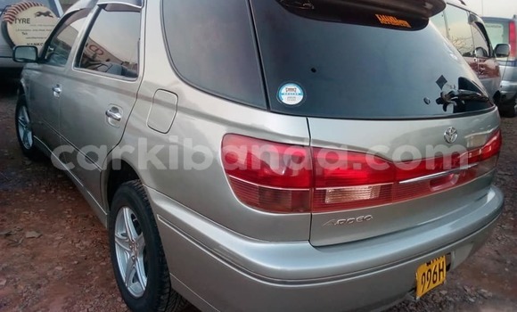 Gura Imported Toyota Vista Silver Imodoka i Kampala mu Uganda Gura Imported Toyota Vista Silver Imodoka i Kampala mu Uganda
