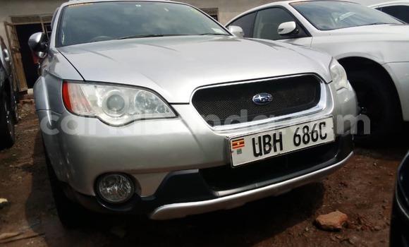 Gura Yakoze Subaru Outback Silver Imodoka i Kampala mu Uganda