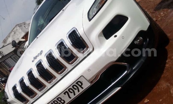 Nunua Ilio tumika Jeep Grand Cherokee Nyeupe Gari ndani ya Kampala nchini Uganda Nunua Ilio tumika Jeep Grand Cherokee Nyeupe Gari ndani ya Kampala nchini Uganda